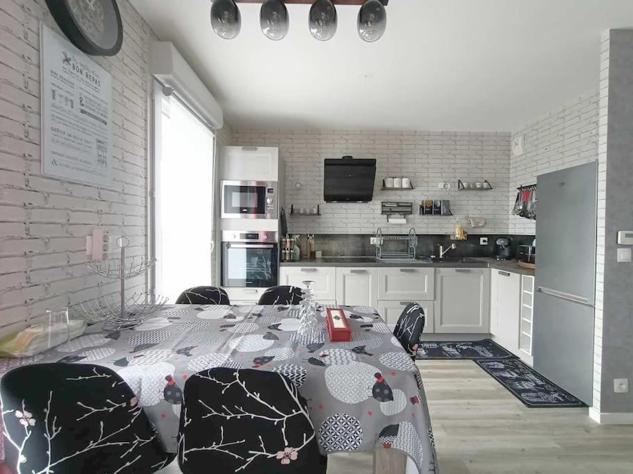 Appartement 4 Pieces - La Rose Des Yvelines - Classe 3 Etoiles تراب المظهر الخارجي الصورة